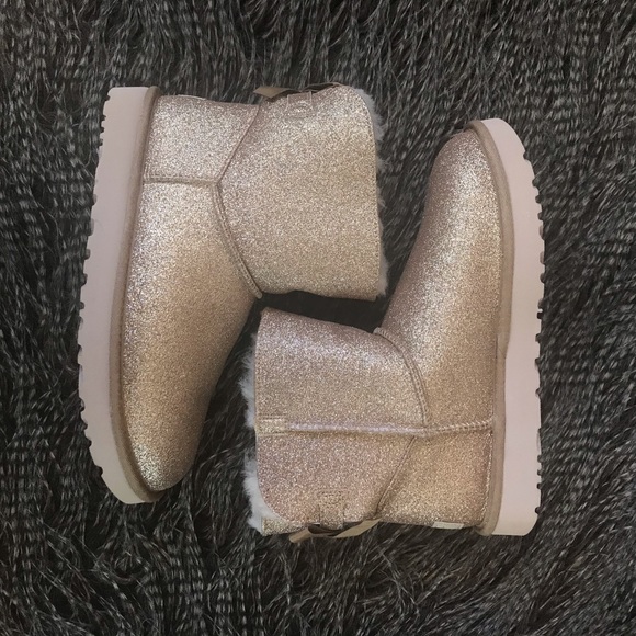 1 Day Sale!⚡️UGG Bailey Bow Sparkle Boots - Picture 3 of 5